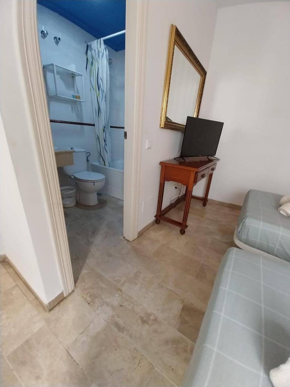 Hostal Montys Nerja Esterno foto
