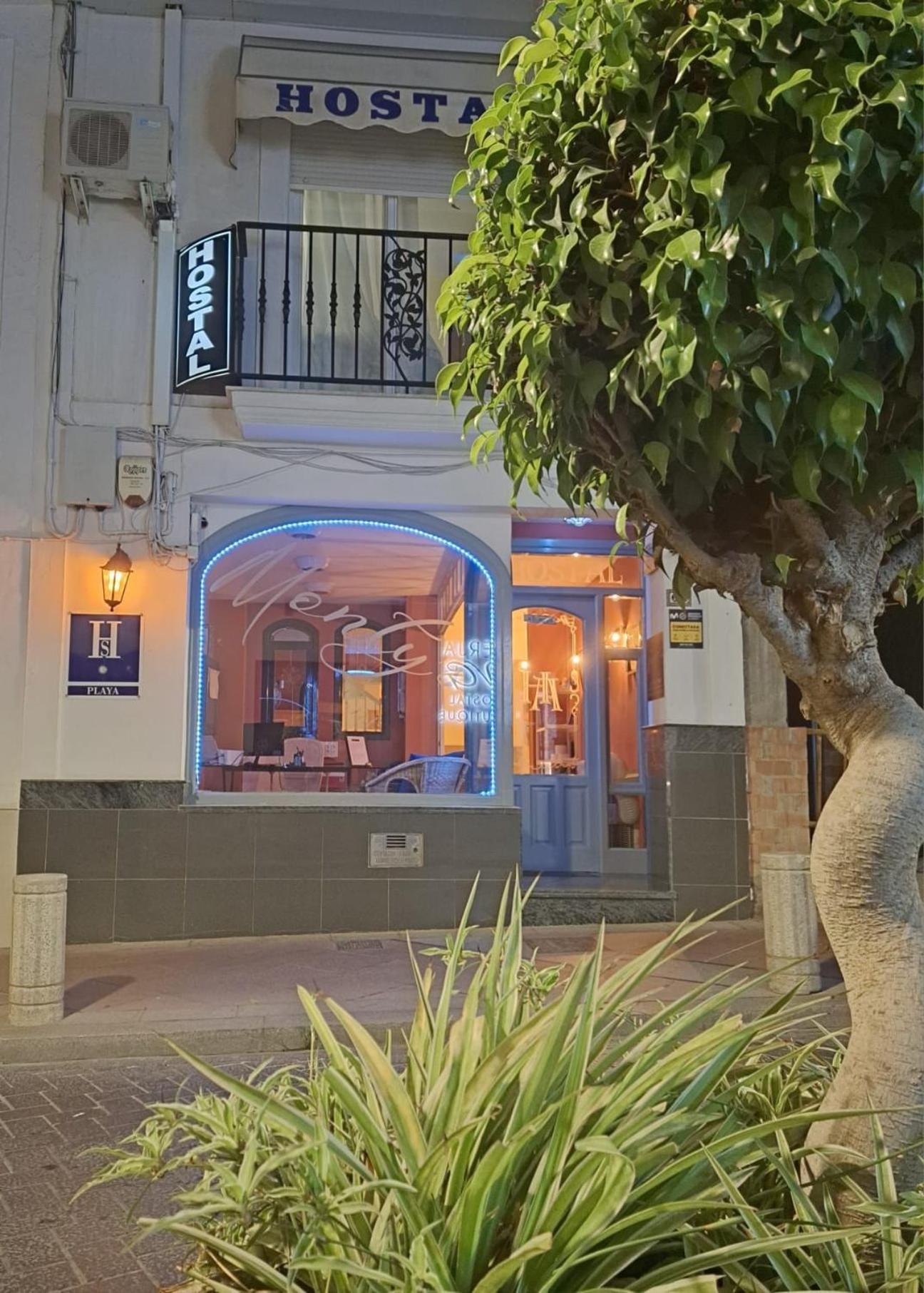 Hostal Montys Nerja Esterno foto