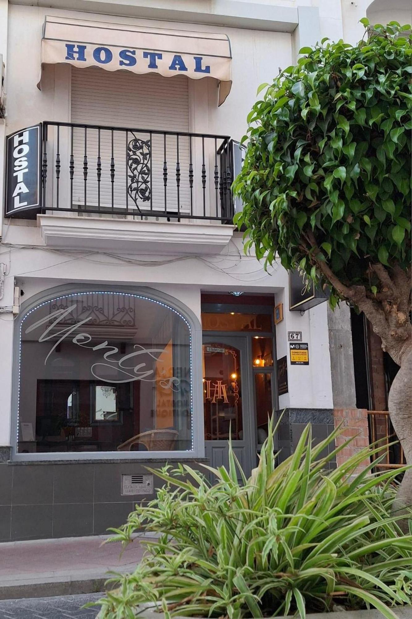Hostal Montys Nerja Esterno foto