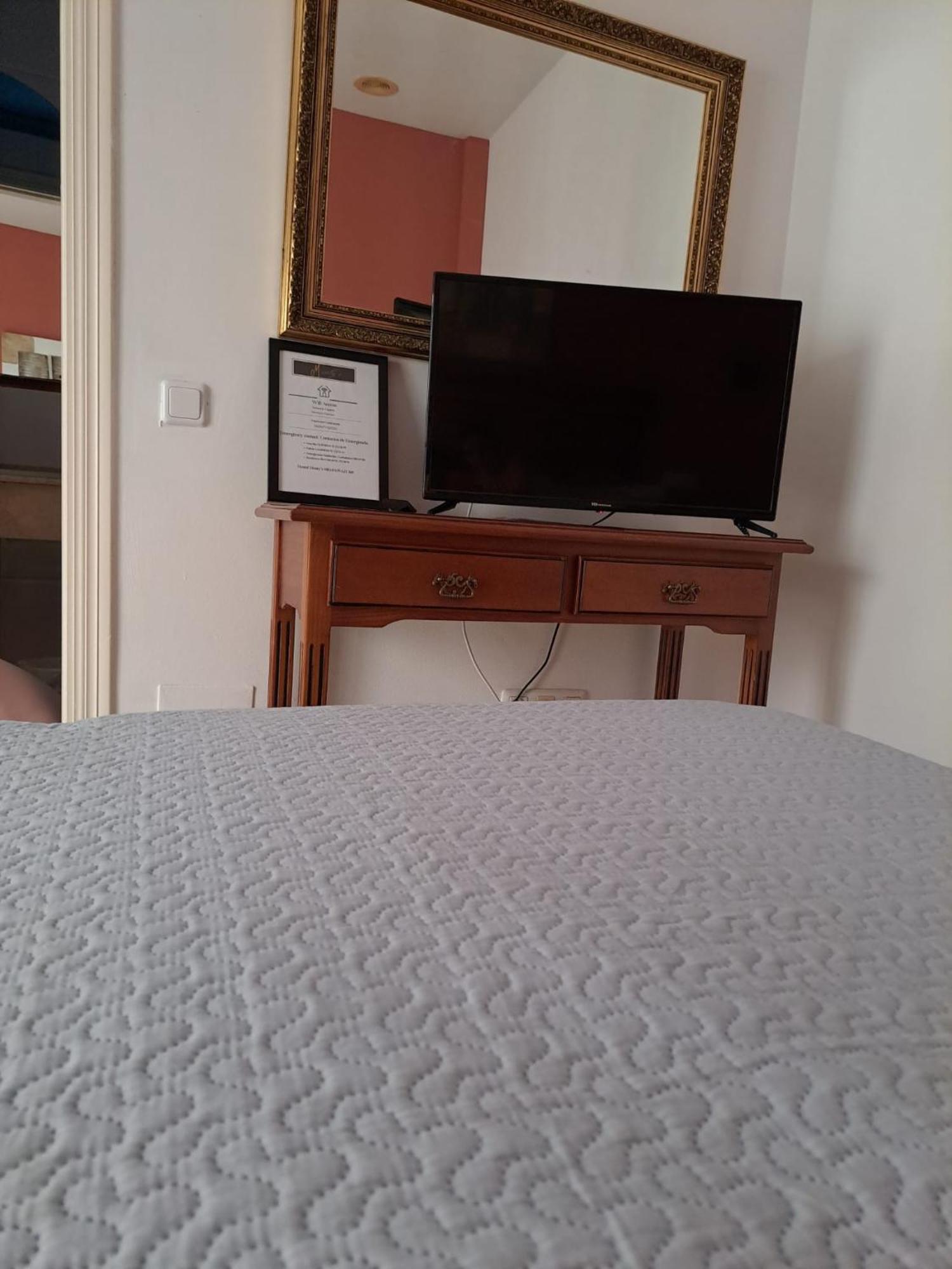 Hostal Montys Nerja Esterno foto