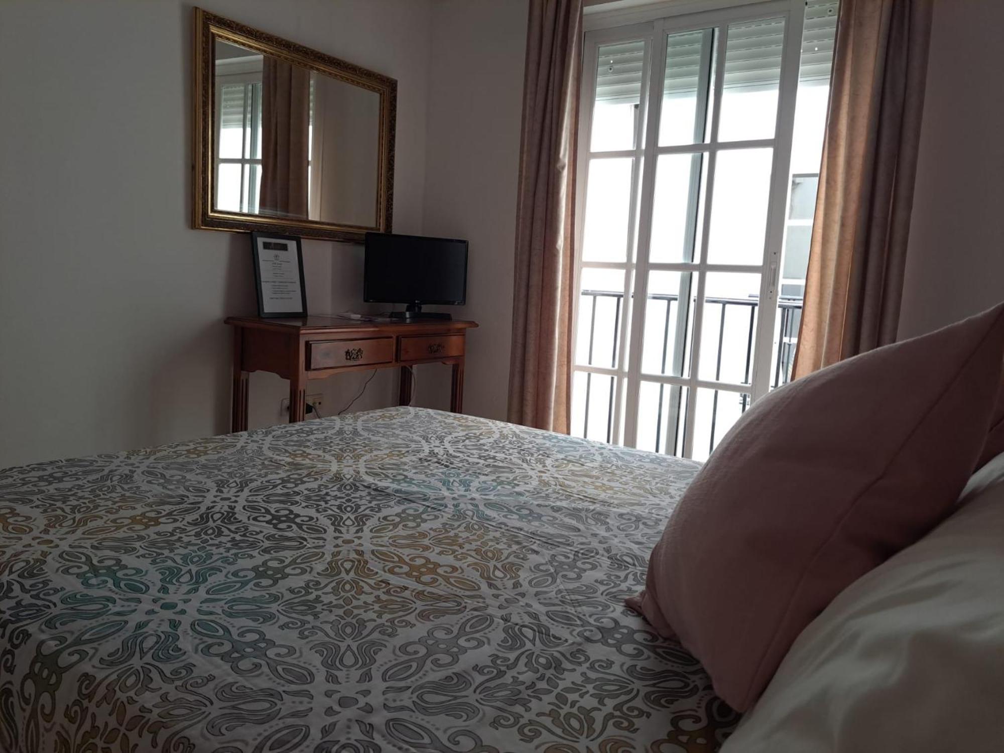 Hostal Montys Nerja Esterno foto