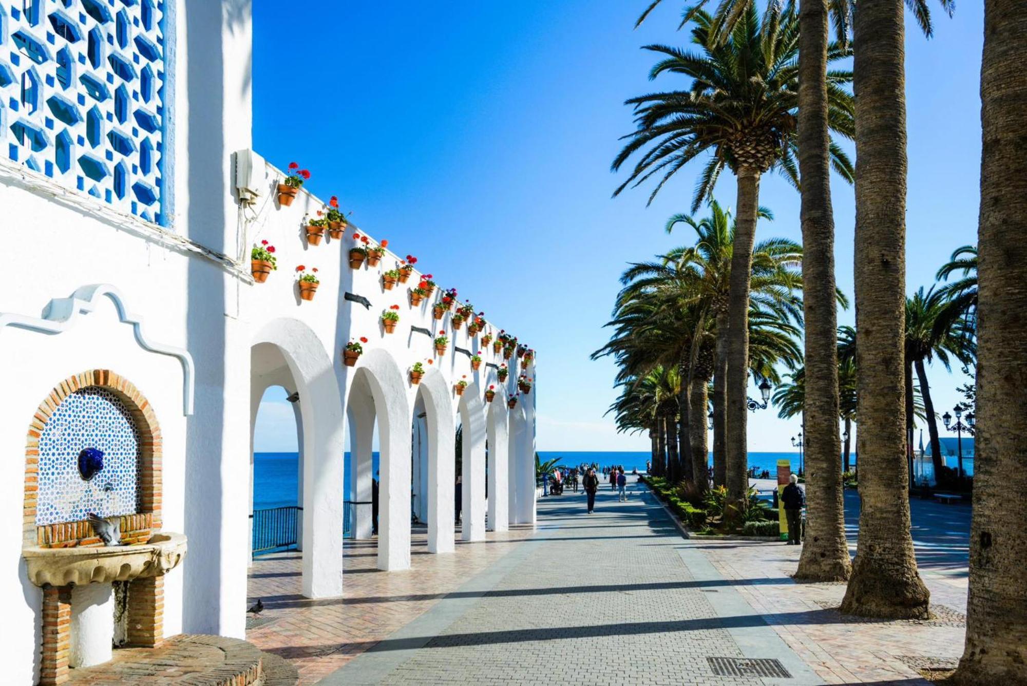 Hostal Montys Nerja Esterno foto