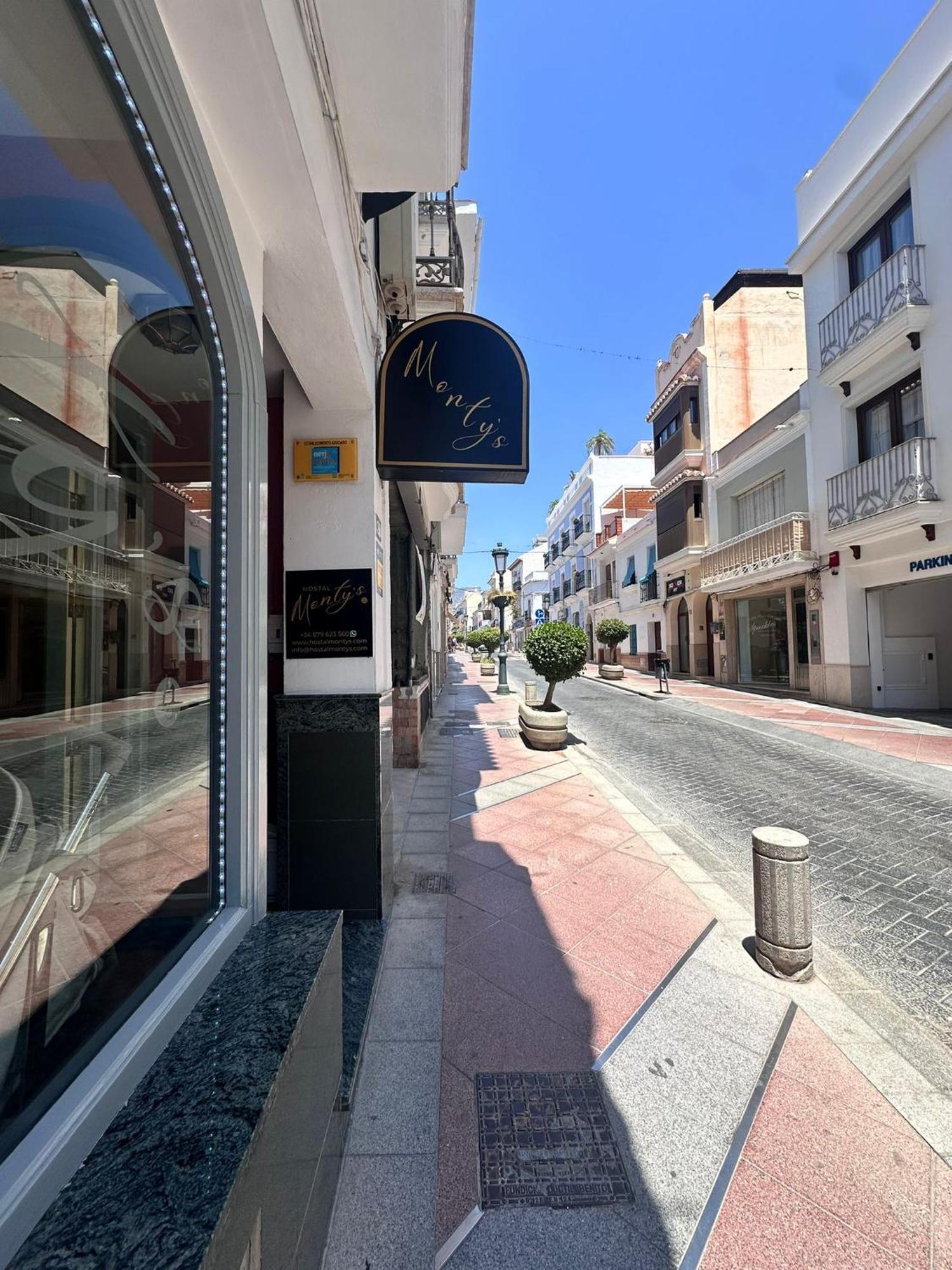 Hostal Montys Nerja Esterno foto