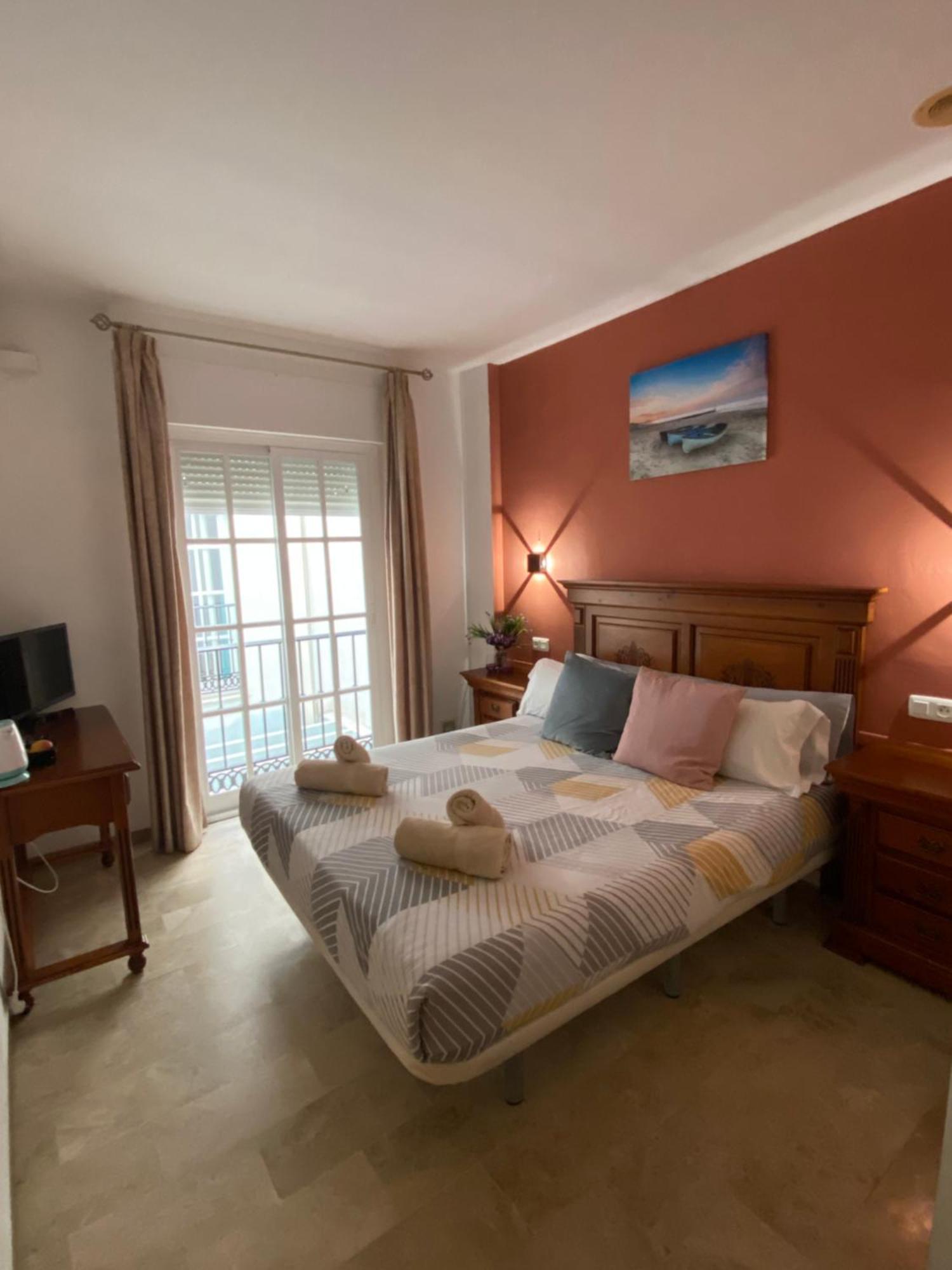 Hostal Montys Nerja Esterno foto